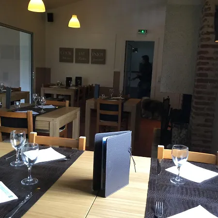 מלון Restaurant Du Causse 2*